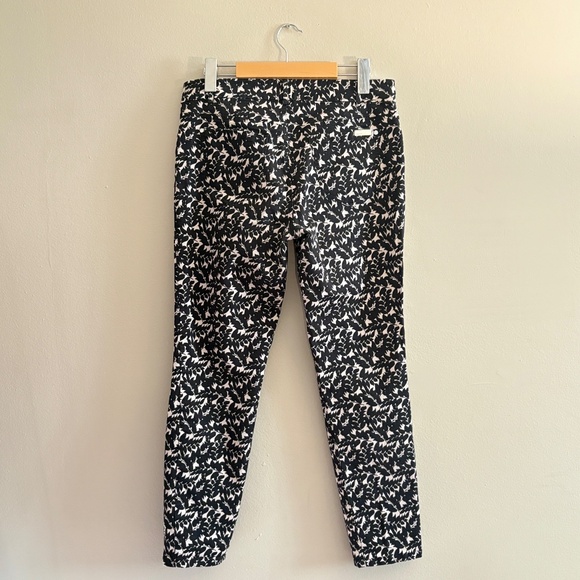 $19❄️ DKNY Black & Cream Leaf Patterned Skinny Ankle Jeans - Picture 8 of 12